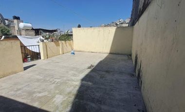Amplia casa lista para remodelar