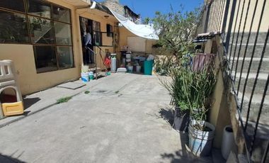 Amplia casa lista para remodelar