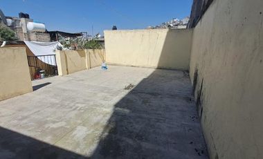 Amplia casa lista para remodelar