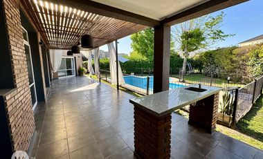 Casa 3 dormitorios, jardín, piscina - Funes Hills Cadaques | Venta