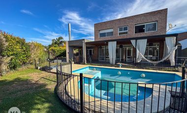 Casa 3 dormitorios, jardín, piscina - Funes Hills Cadaques | Venta