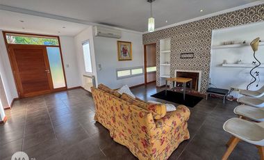 Casa 3 dormitorios, jardín, piscina - Funes Hills Cadaques | Venta