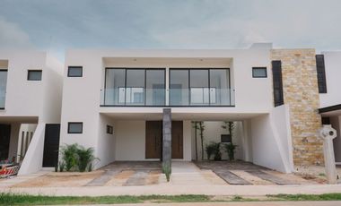 En Venta, Casa en Privada Residencial con amenidades, de 3 Rec. 3.5 baños