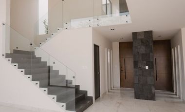 En Venta, Casa en Privada Residencial con amenidades, de 3 Rec. 3.5 baños