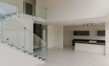 En Venta, Casa en Privada Residencial con amenidades, de 3 Rec. 3.5 baños
