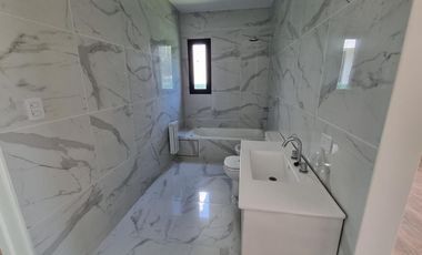 Casa en venta La Reserva, a estrenar