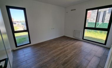 Casa en venta La Reserva, a estrenar