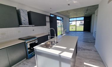 Casa en venta La Reserva, a estrenar