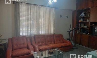Chalet colonial de 3 amb. c/ cochera en R. de Escalada
