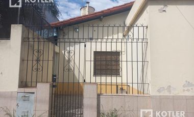 Chalet colonial de 3 amb. c/ cochera en R. de Escalada