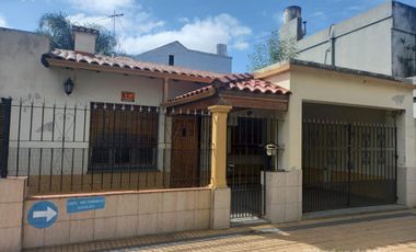 Chalet colonial de 3 amb. c/ cochera en R. de Escalada