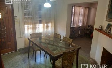 Chalet colonial de 3 amb. c/ cochera en R. de Escalada