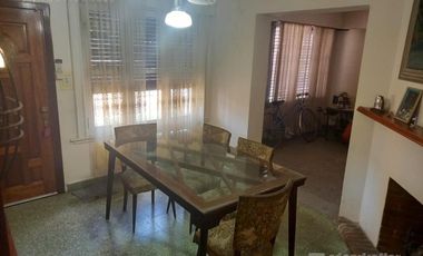 Chalet colonial de 3 amb. c/ cochera en R. de Escalada