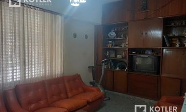 Chalet colonial de 3 amb. c/ cochera en R. de Escalada