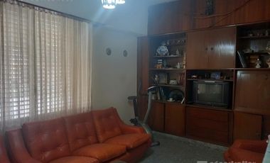 Chalet colonial de 3 amb. c/ cochera en R. de Escalada