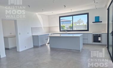 Casa en venta 3 ambientes El Cantón - Golf