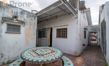 Casa en venta 2 dormitorios y patio verde