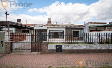 Casa en venta 2 dormitorios y patio verde