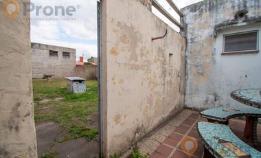 Casa en venta 2 dormitorios y patio verde