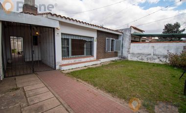 Casa en venta 2 dormitorios y patio verde
