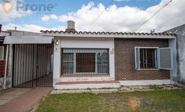 Casa en venta 2 dormitorios y patio verde