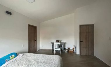 Bosques de Tarango, Casa en condominio 100 % remodelada