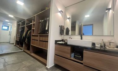 Bosques de Tarango, Casa en condominio 100 % remodelada