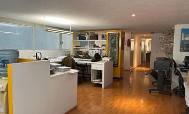 Nápoles, oficina con estación de cocina, en Patriotismo