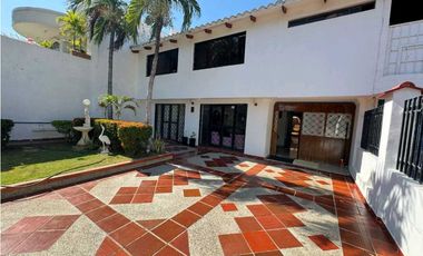 SE VENDE CASA BARRIO LOS CAMPANOS