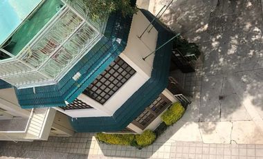 Inversión para desarrolladores. Casa a precio de terreno con uso de suelo mixto