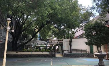 Inversión para desarrolladores. Casa a precio de terreno con uso de suelo mixto