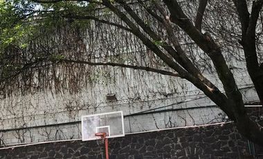 Inversión para desarrolladores. Casa a precio de terreno con uso de suelo mixto