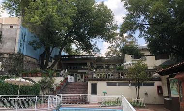 Inversión para desarrolladores. Casa a precio de terreno con uso de suelo mixto