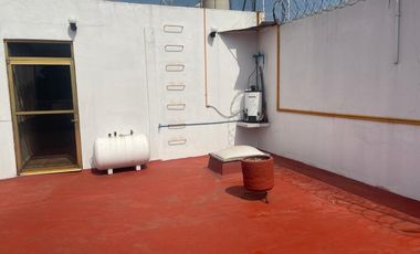 CASA EN  VENTA  CON USO DE SUELO MIXTO EN LORENZO BOTURINI