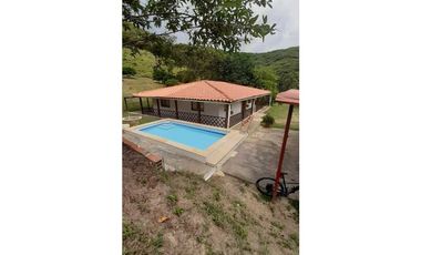 Finca con Piscina en Lutaima Anapoima