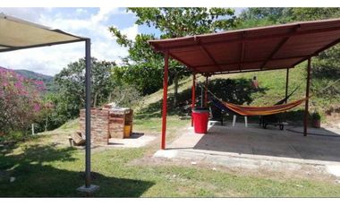 Finca con Piscina en Lutaima Anapoima