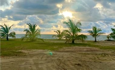 EN VENTA HERMOSA CASA EN CARTAGENA EN CONDOMINIO CON PLAYA PRIVADA