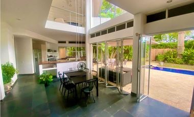 EN VENTA HERMOSA CASA EN CARTAGENA EN CONDOMINIO CON PLAYA PRIVADA