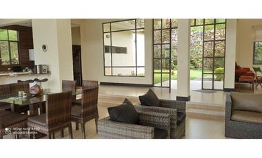 Quinta en Condominio Miralomas con piscina propia en La Mesa