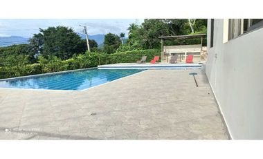 Quinta en Condominio Miralomas con piscina propia en La Mesa