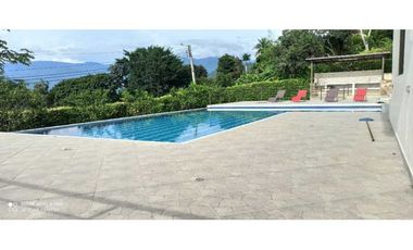 Quinta en Condominio Miralomas con piscina propia en La Mesa