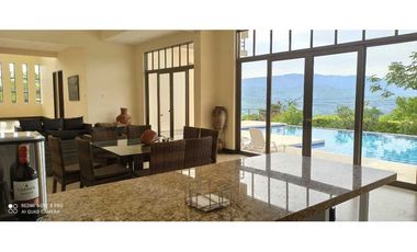 Quinta en Condominio Miralomas con piscina propia en La Mesa