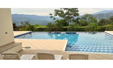 Quinta en Condominio Miralomas con piscina propia en La Mesa