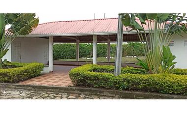 Casa en La Mesa condominio Hato Grande