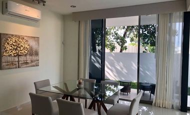 Renta de Casa Amueblada en Country Club Playa Palmas