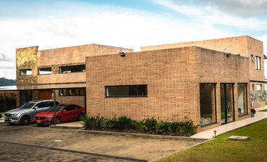 Hermosa casa en el sector del Alto de las Palmas