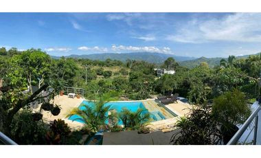 Venta Casa Campestre con piscina propia en La Mesa Cundi