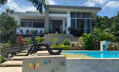 Venta Casa Campestre con piscina propia en La Mesa Cundi