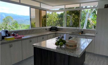 Venta Casa Campestre con piscina propia en La Mesa Cundi