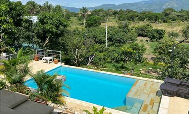 Venta Casa Campestre con piscina propia en La Mesa Cundi